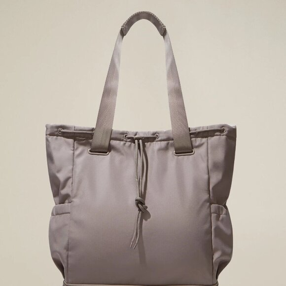 Beyond Yoga Convertible Gym Bag Backpack Sealed Tote with Pockets - NWT - Picture 7 of 7